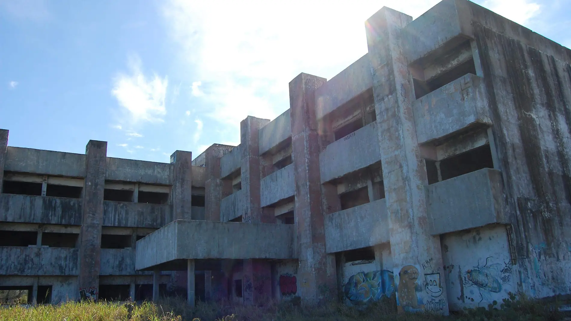 Actualmente así luce el nosocomio instalado a unos metros de la playa Miramar 